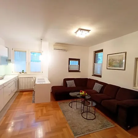 Apartment Luxapart Kovaci Old Centar Free Garage