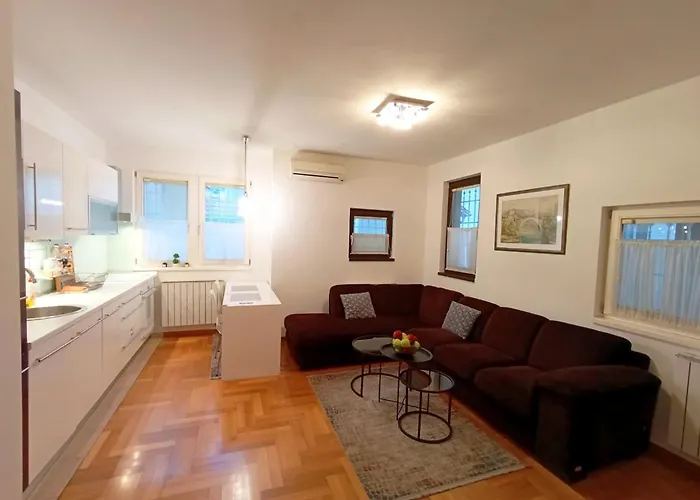 Apartment Luxapart Kovaci Old Centar Free Garage